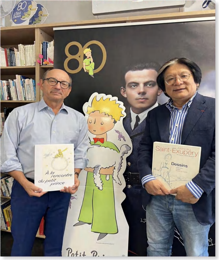 法中交流促进会主席亚丁先生（右）与安托万 ·德 ·圣 ·埃克
苏佩里基金会秘书长奥利维耶 ·达加叶先生（左）